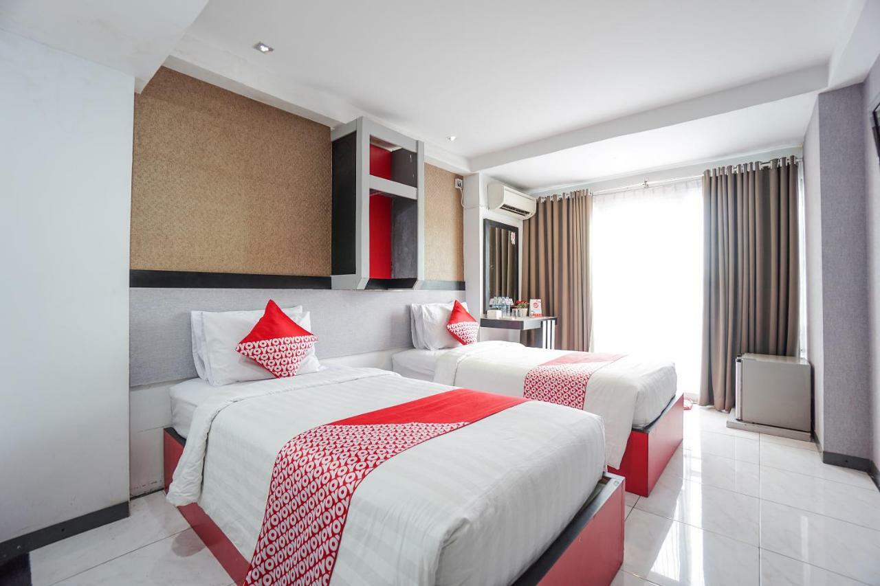 OYO 1318 Hotel Prince Boulevard Manado Exterior foto